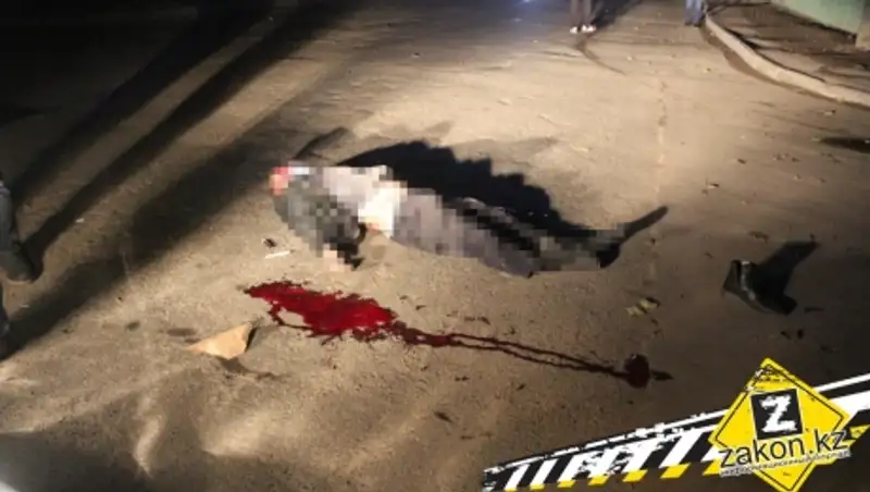 В Алматы пьяный водитель Тойоты сбил пьяного пешехода