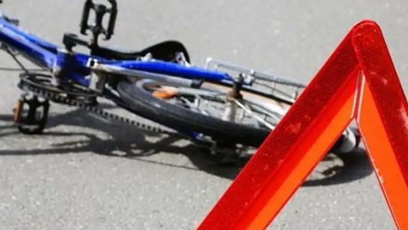 В Костанайской области пьяный водитель сбил троих детей 