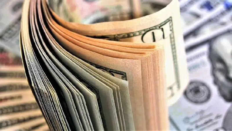 Курс доллара вырос почти на 5 тенге на торгах