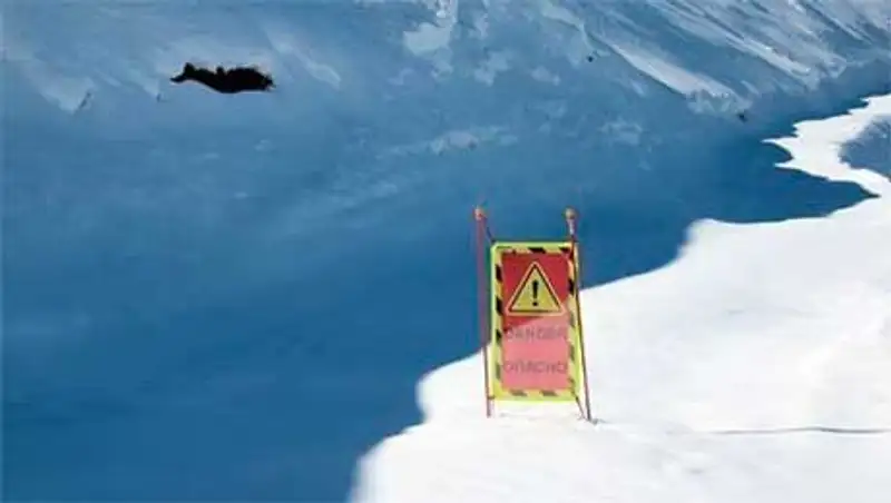 Сход снежных лавин возможен в горах ЮКО, ВКО и в Алматинской области 