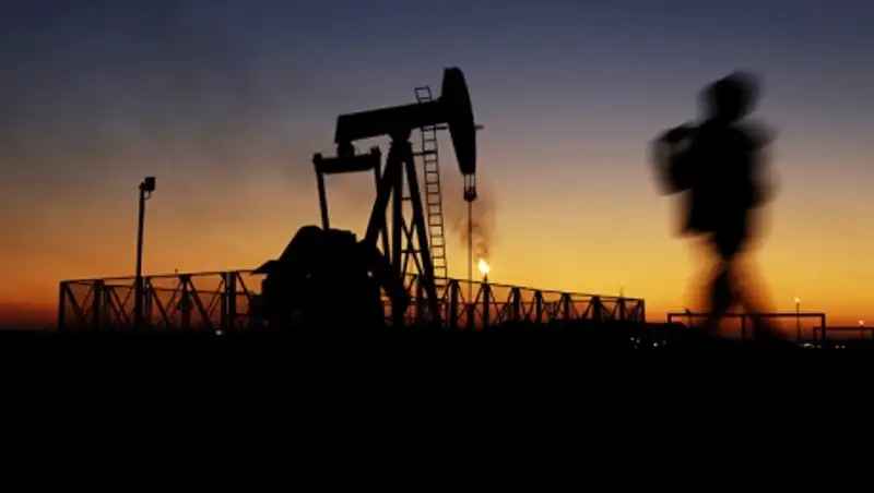 Стоимость нефти снижается на фоне данных API и новостях из Ирана