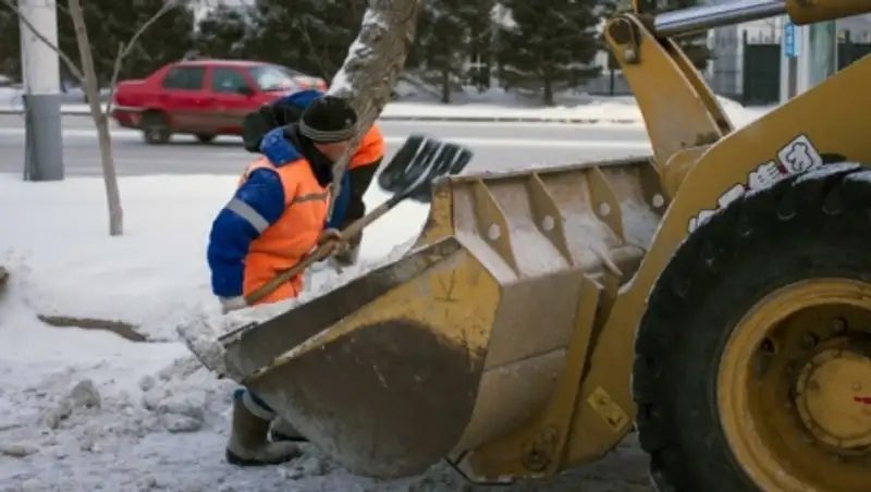 В Астане за сутки вывезено свыше 33 тысяч кубометров снега