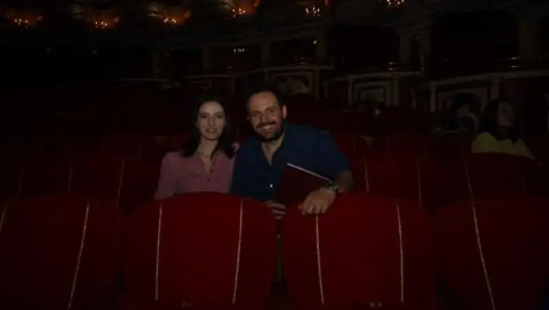 Со свадьбы на сцену