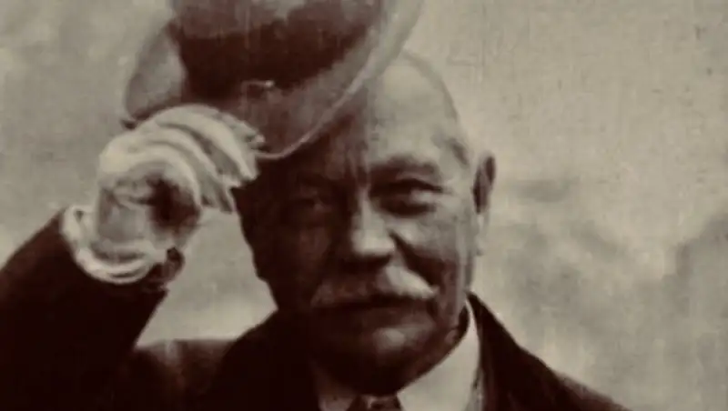 Наследники автора Шерлока Холмса подали в суд на Netflix