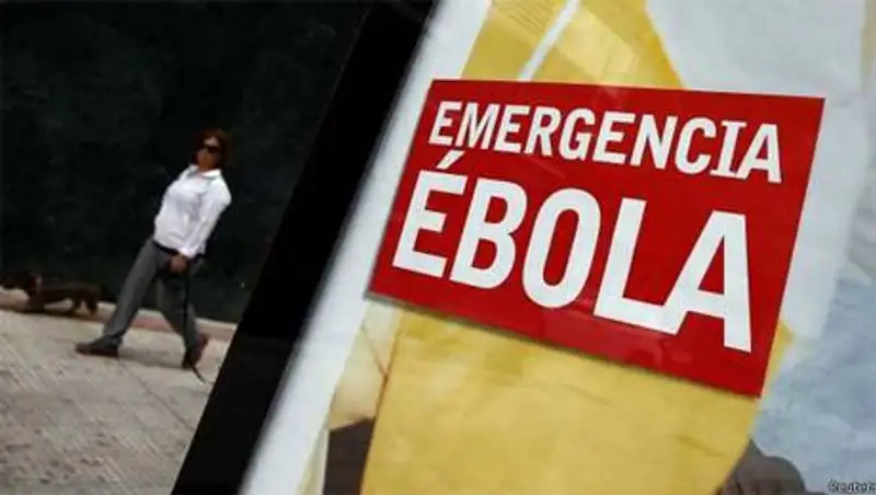 Медсестра заразилась Эболой, коснувшись лица перчаткой