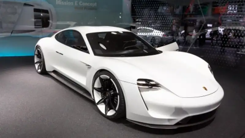Porsche вложит $1 миллиард в разработку электрокара