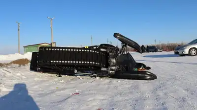 Один человек погиб, шестеро госпитализированы – в Актобе снегоход врезался в толпу, фото - Новости Zakon.kz от 28.01.2023 21:39