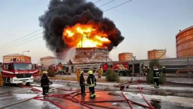 Девять человек пострадали при взрыве на химическом заводе в Иране