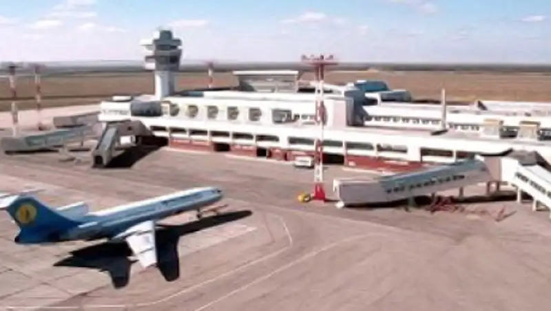 В аэропорту Караганды мужчина требовал предоставить ему самолет для вылета в Бостон