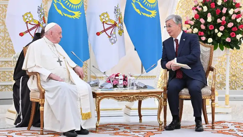 Папа Римский назвал Казахстан "страной встречи" и призвал к политическому диалогу