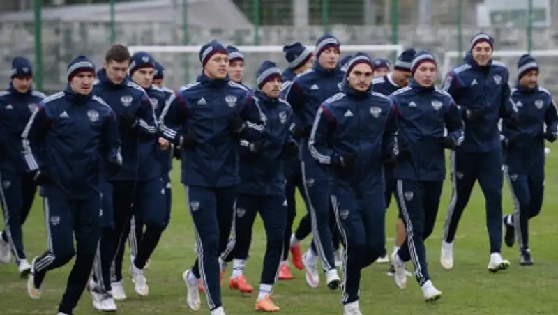 Тренер сборной РФ Капелло заглянет в будущее экспериментами в игре с Казахстаном