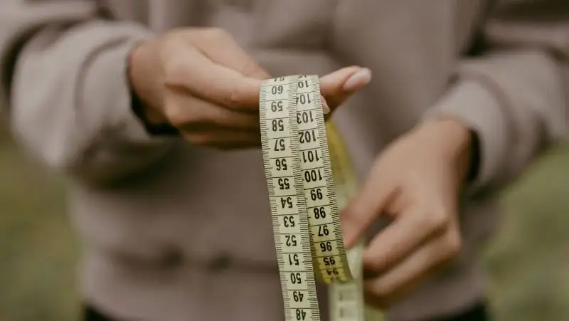 Врач назвала способы избавления от жира на животе