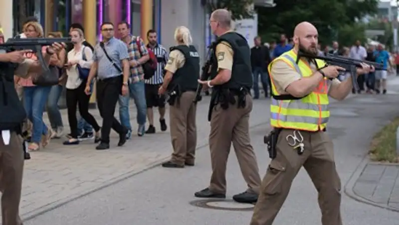 В ФРГ задержали торговца, который мог продать пистолет стрелку из Мюнхена