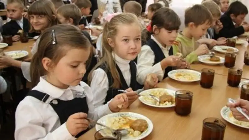 В Астане в школьных столовых готовят с грубейшими нарушениями