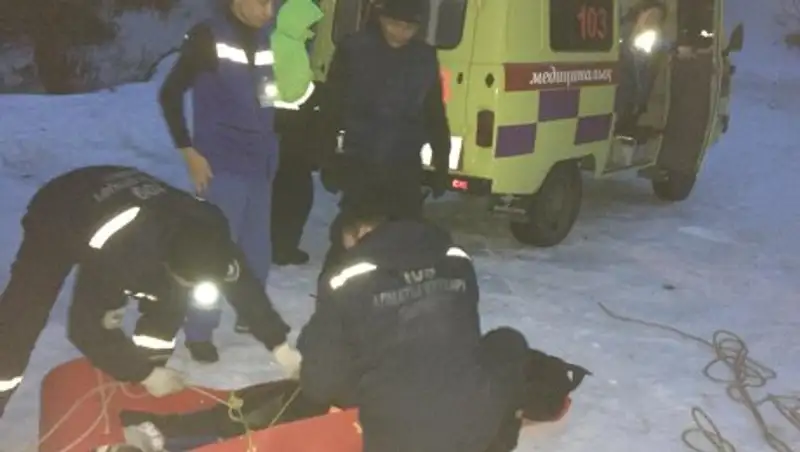 Алматинские спасатели эвакуировали пострадавшую девушку из урочища Кок-Жайляу