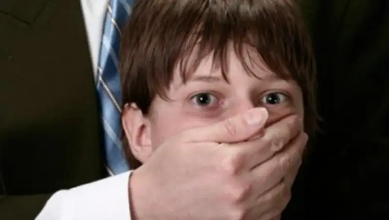 В Акмолинский области мужчина заставлял своих детей смотреть порно и трогать его гениталии