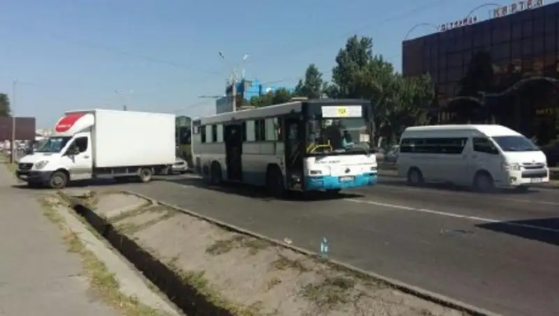 В Алматы 7 пассажиров автобуса госпитализированы в результате ДТП