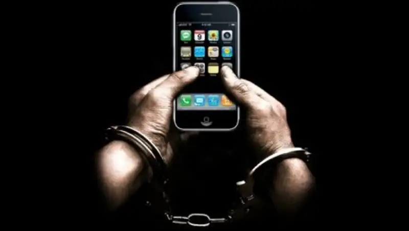 Пьяный житель Кокшетау пытался откупиться от полицейского смартфоном