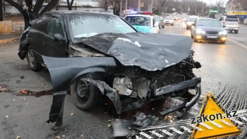 Три машины столкнулись в Алматы