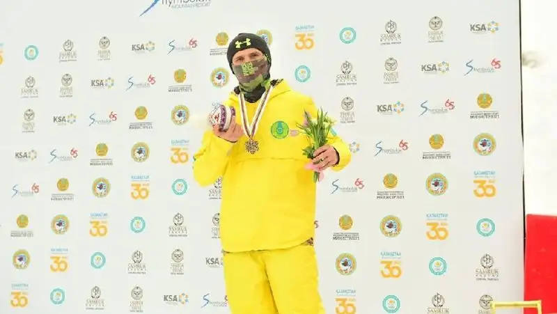 Павел Колмаков отметился серебром на Кубке мира по фристайл-могулу