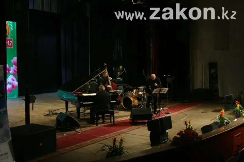 В Алматы открылся XI международный фестиваль джаза (фото), фото - Новости Zakon.kz от 13.04.2012 17:51