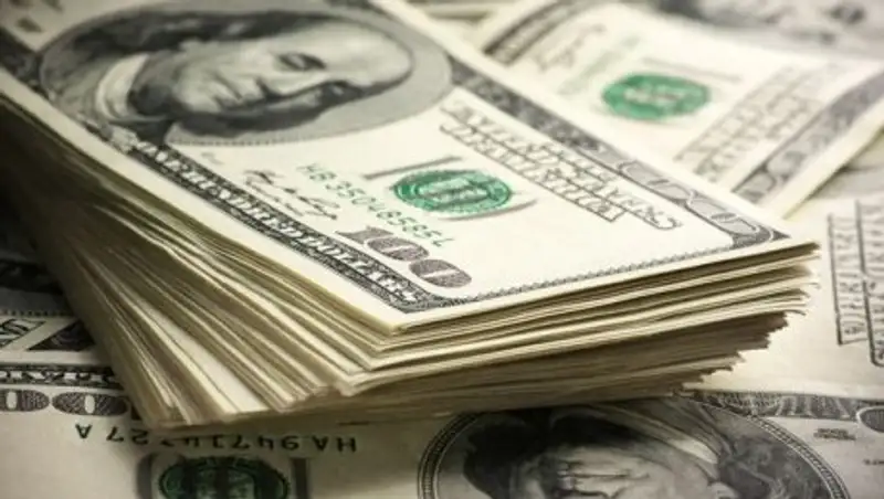 Курс доллара немного снизился на утренних торгах