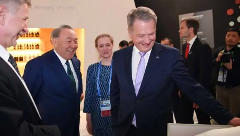 Назарбаев посетил павильон Финляндии на ЭКСПО