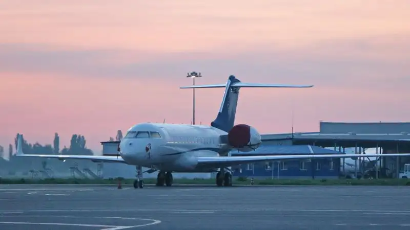В Южной Корее дверь самолета открылась прямо во время полета