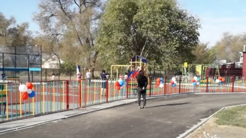 Детскую спортплощадку открыли при пришкольном интернате в городе Аксай Бурлинского района