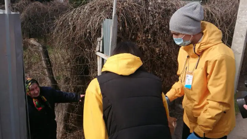 В Алматы начали выдавать продукты многодетным и малообеспеченным семьям