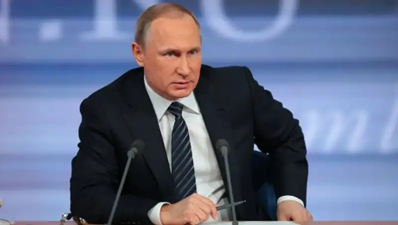 Путин заявил, что, может, когда-нибудь ответит на вопрос о первой леди