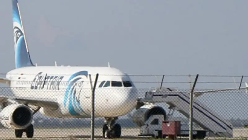 Комиссия в Египте извлекла данные из "черного ящика" самолета MS804