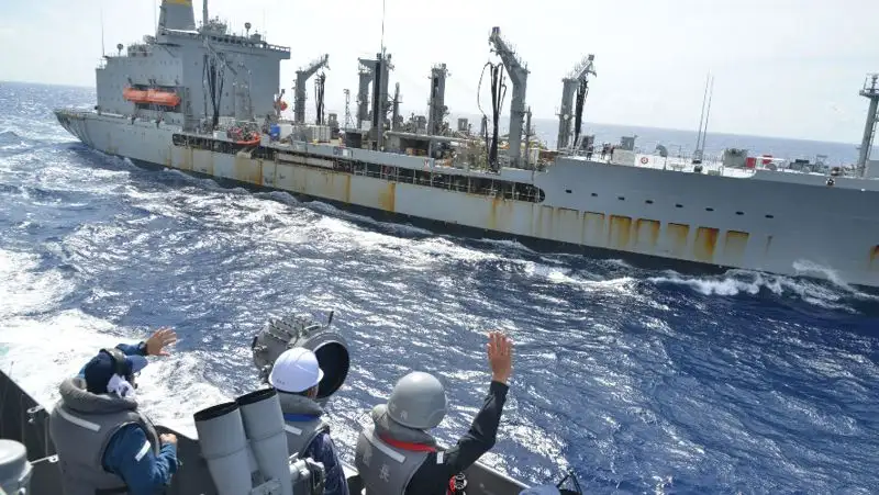 Глава минобороны Японии призвал Китай к сдержанности