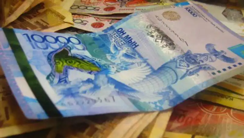 Курс доллара резко подорожал до 342 тенге