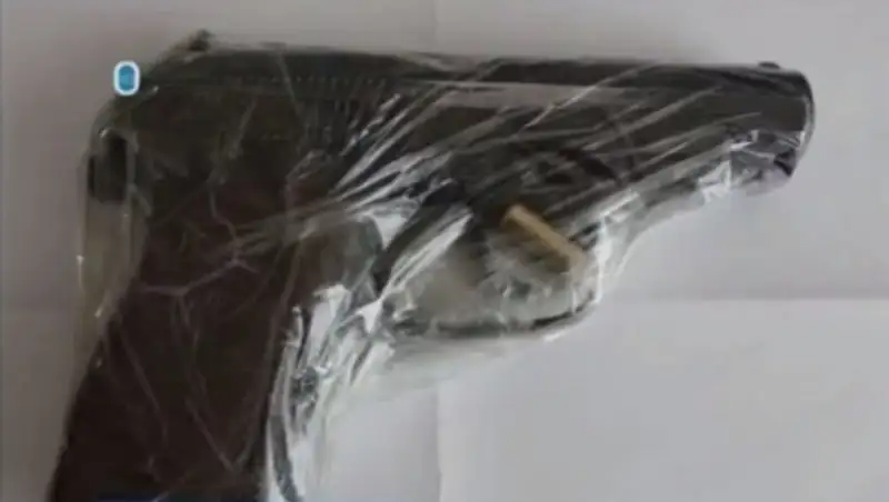 Травматическое оружие принесли в колледж два студента в Шымкенте