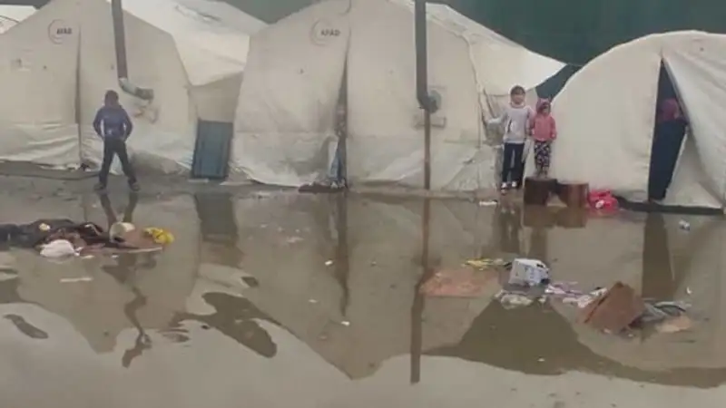 13 человек погибли в наводнениях в Турции