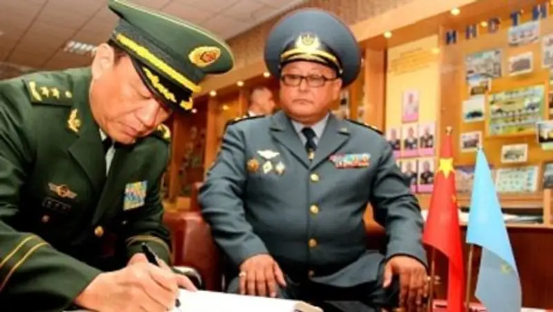 Военный инстиут Нацгварадии СКО посетила делегация Народной вооруженной полиции Китая