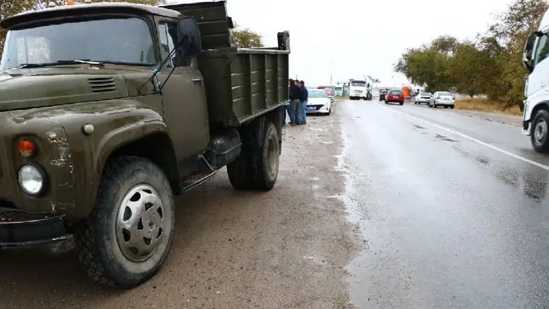 Водитель ЗИЛа насмерть сбил  мужчину в Алматинской области , фото - Новости Zakon.kz от 18.10.2022 14:23