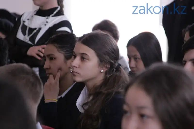 В алматинской школе провели торжественное мероприятие для воинов-афганцев В алматинской школе провели торжественное мероприятие для воинов-афганцев, фото - Новости Zakon.kz от 22.02.2013 21:06