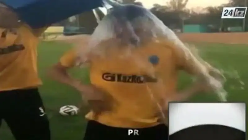 Футболисты Казахстана присоединяются к Ice Bucket Challenge