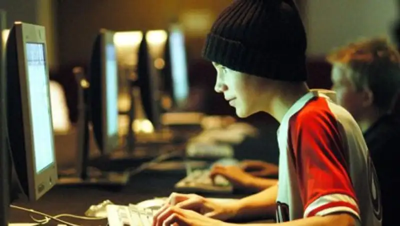 Казахстанская молодежь вместо спорта проводит досуг за ТВ и Интернетом