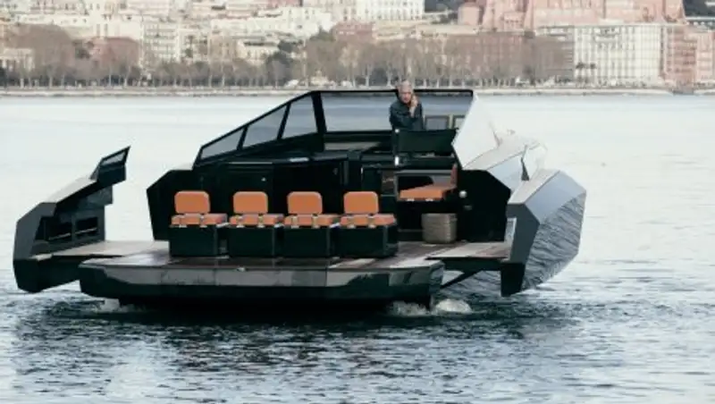 Итальянцы показали управляемую с iPad яхту-трансформер