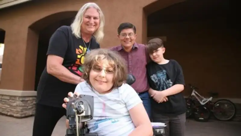 Американская семья из четырёх человек сменила пол