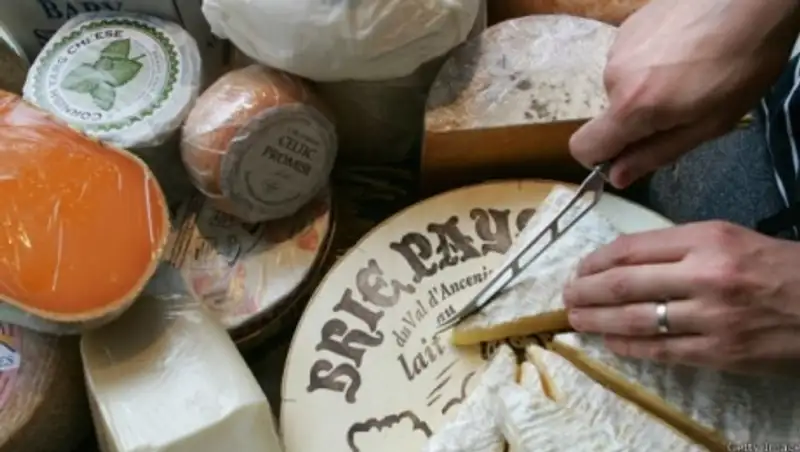 Роспотребнадзор закроет доступ сырам из ЕС на полки магазинов