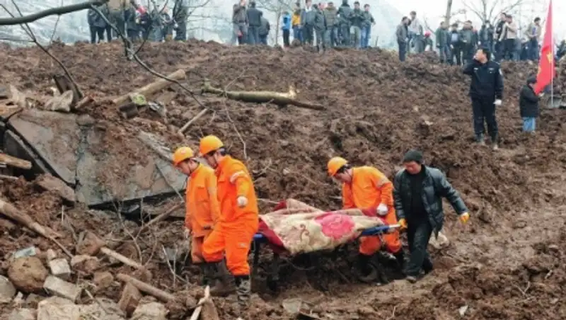 Число пропавших без вести после схода оползня в Китае возросло до 91
