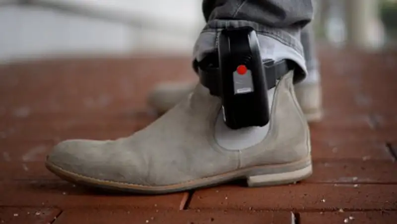 Генпрокурор РК предложил ввести браслеты для освободившихся преступников