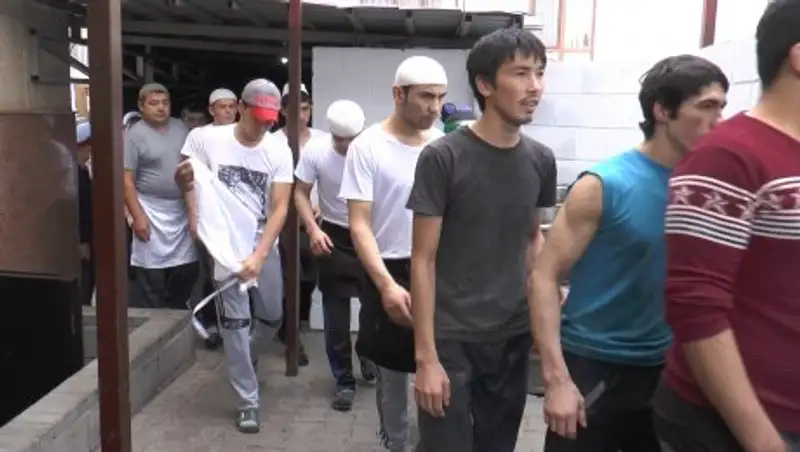 Алматинские полицейские выявляют незаконных мигрантов