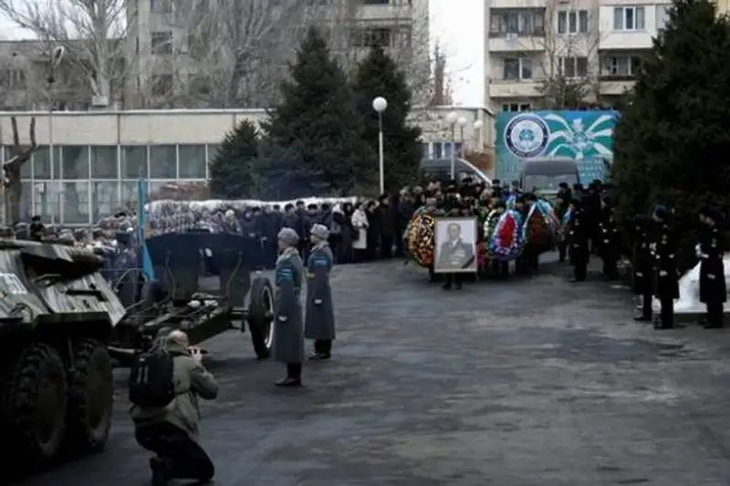 В Алматы простились с директором погранслужбы КНБ РК Стамбековым (фото), фото - Новости Zakon.kz от 03.01.2013 17:52