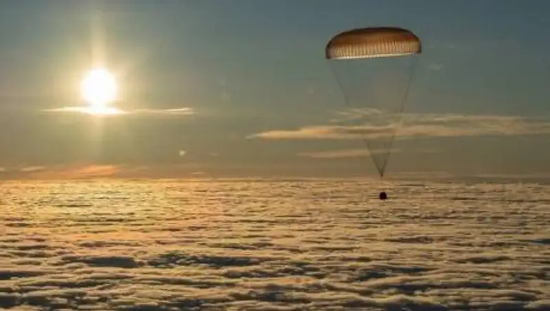 Корабль "Союз МС-18" с киноэкипажем приземлился в Казахстане