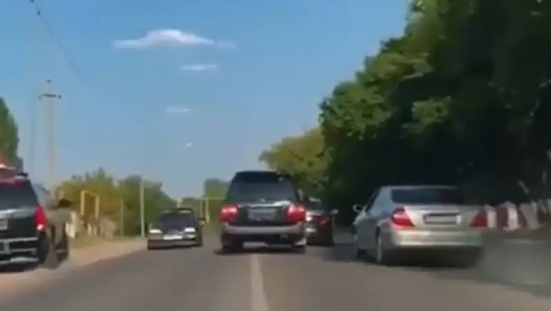 Участников "дерзкого" свадебного кортежа в Алматинской области наказали